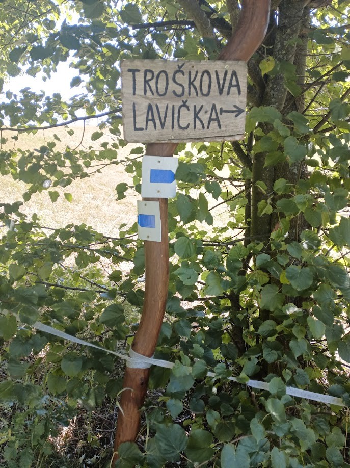 troska-lavicka.jpg